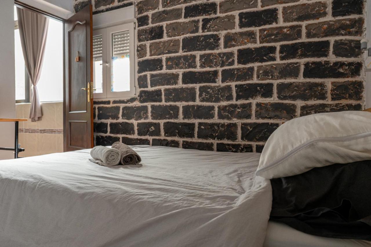 Drago Nest Hostel Icod De Los Vinos Buitenkant foto